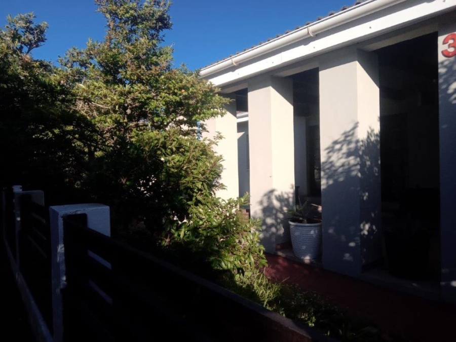 4 Bedroom Property for Sale in Paradise Beach Eastern Cape